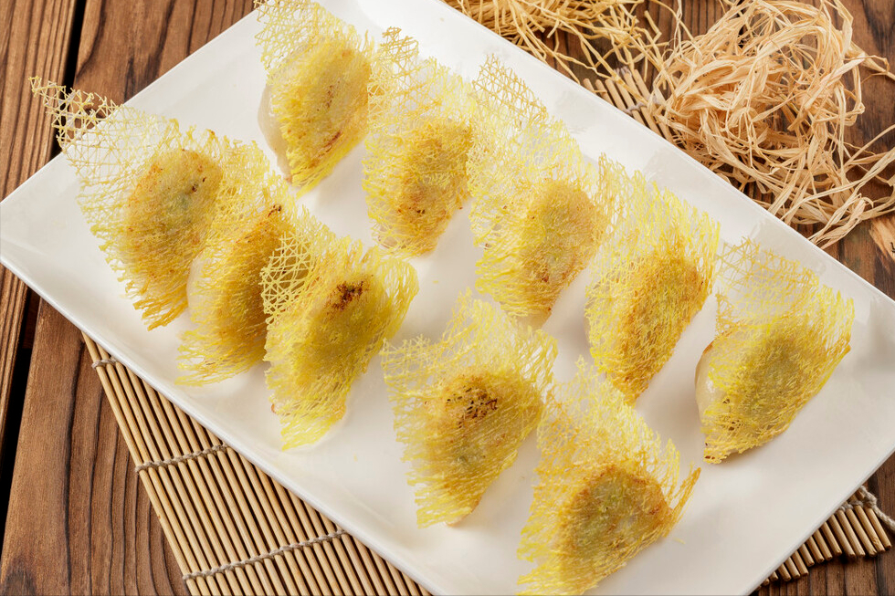 速冻饺子怎么做煎饺（分享配方比例煎饺色泽金黄有冰花）