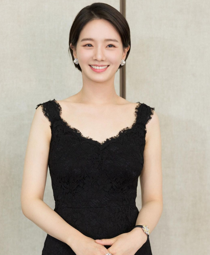 热播剧《达利和土豆汤》女主 私下舒服可人的短发模样太爱了