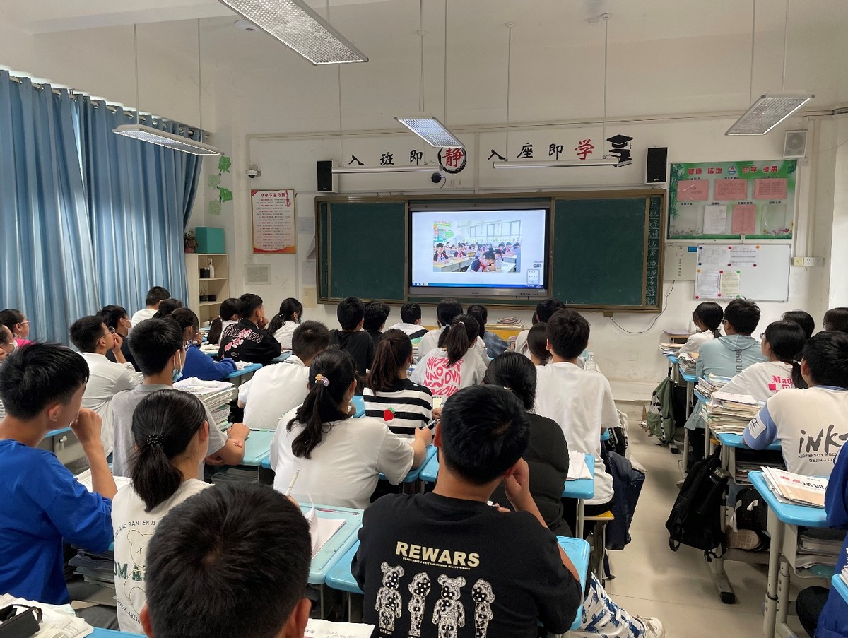 中牟县第一初级中学:展示心理健康教育网课暨校园心理剧