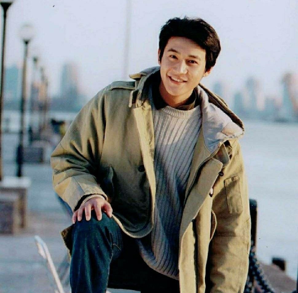 6位娱圈明星夫妻，从校服到婚纱，个个娶初恋，在一起最长40年