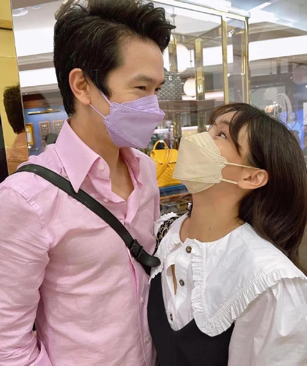 泰星aom领男友和家人一同出游～甜甜蜜蜜羡煞旁人