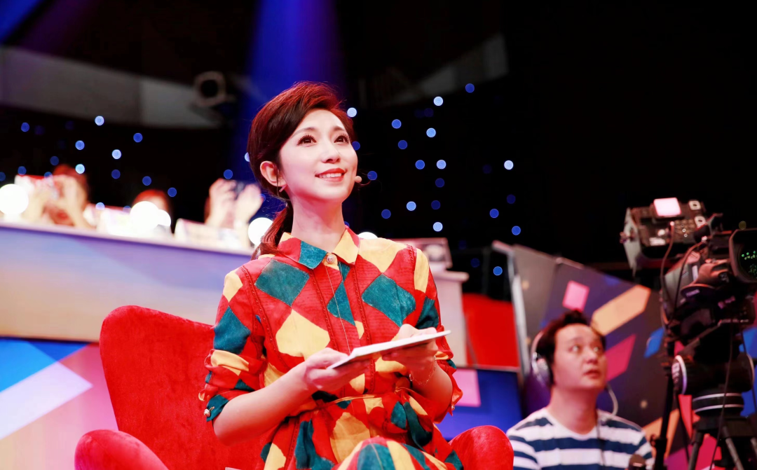 从新闻主播到总导演，她负责的大赛火爆荧屏，主持人都爱看......