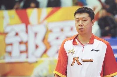 中国球员为什么没有nba选秀(中国球员进入NBA的敲门砖，二轮秀王治郅场均25分，状元姚明呢？)