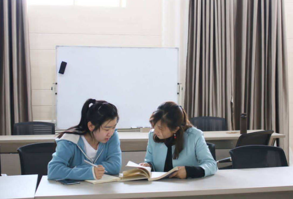 女大学生去上课天黑仍未归，室友以为去约会，结局却叫人啼笑皆非