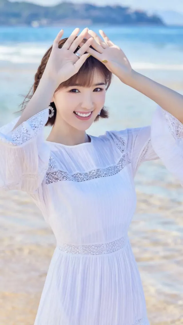 请欣赏50位明星的甜美微笑