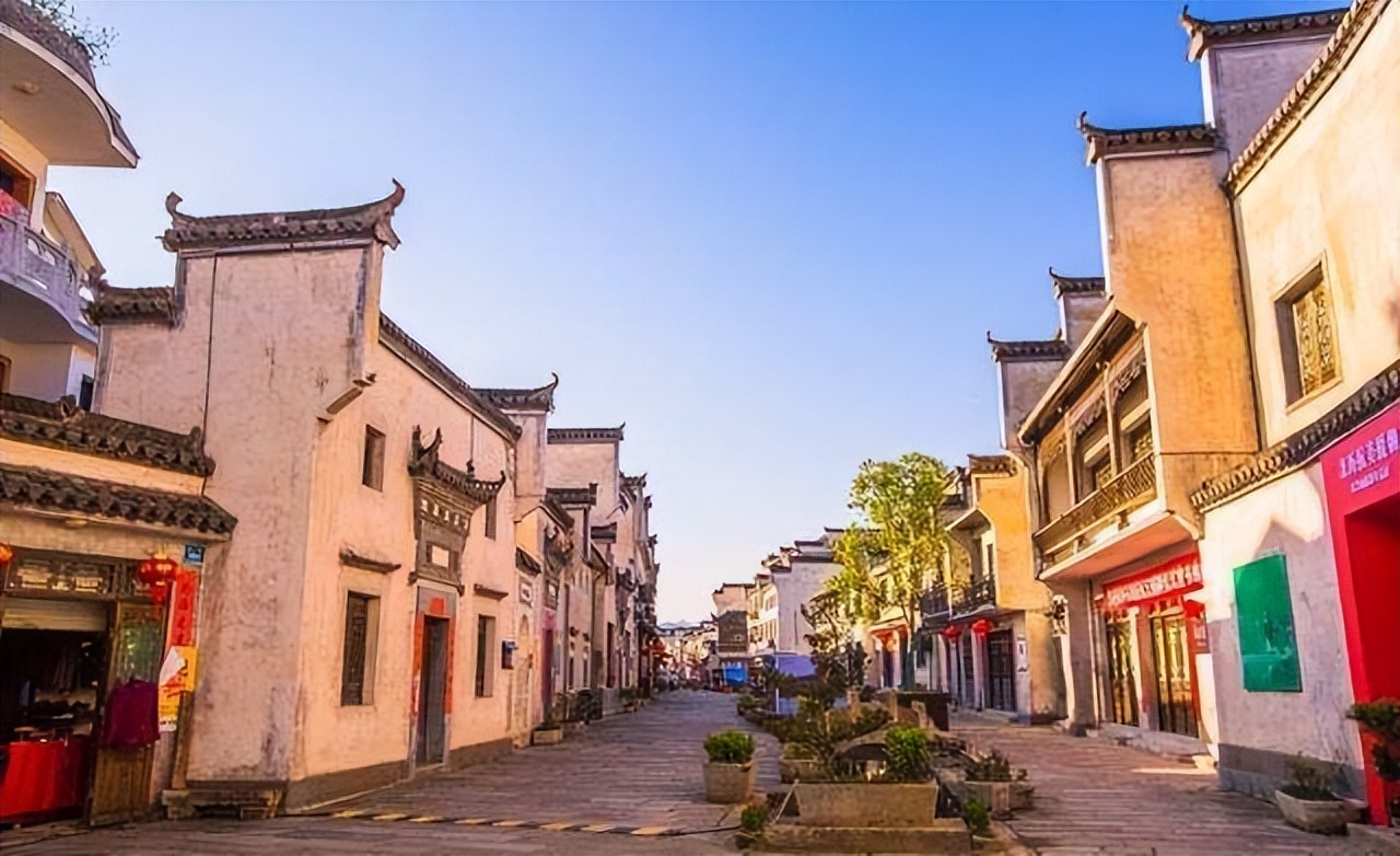 中国最美十大古镇，古老的历史背景下充满了活力