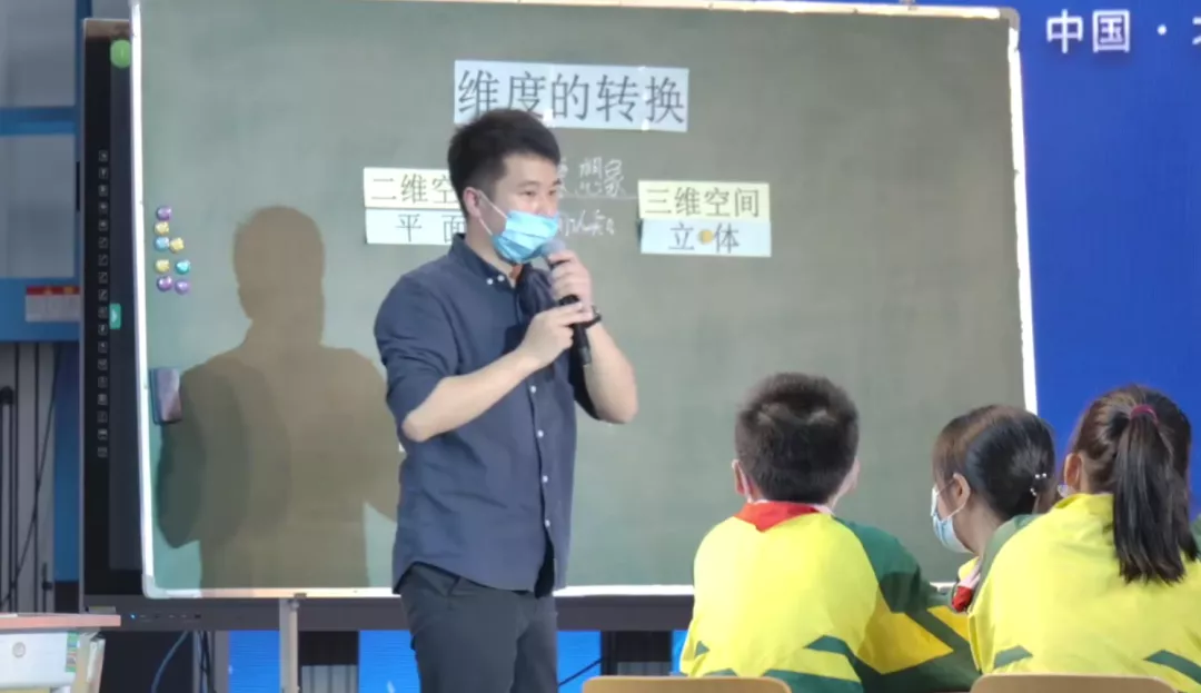 一节课如何在情境中不断解构，落实思维能力的进阶训练？