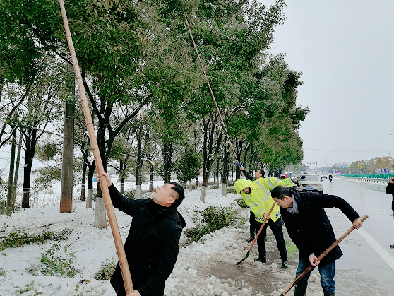 湖北武穴公路局：闻“雪”而动齐上阵，浴“雪”奋战保畅通