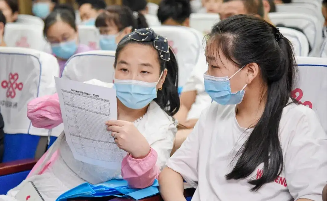 高考成绩出来之后，文科生报考什么专业好，这些专业就业前景好