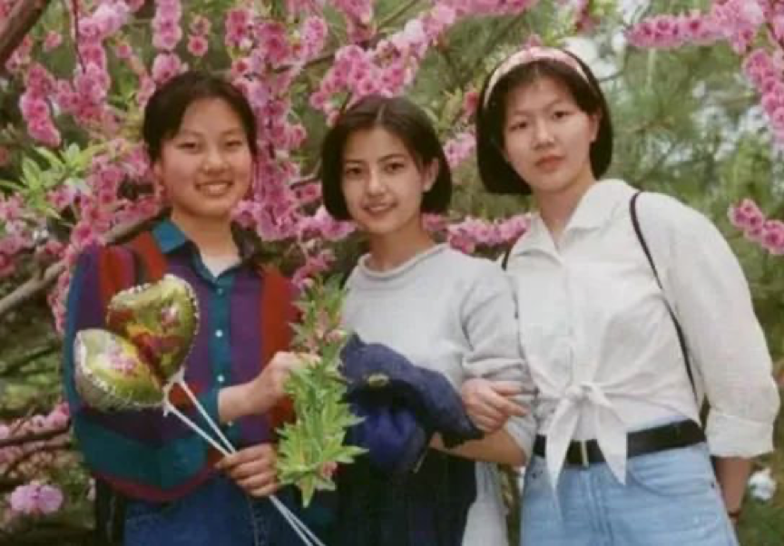 女明星十几岁的“少女之美”，干净清淡、浑然天成，我出不去了