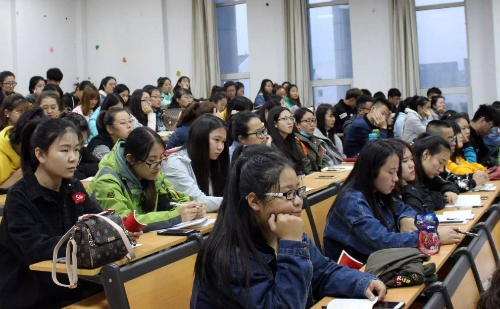 又一“铁饭碗”公开招聘，实习工资7500左右，优先录取这四类学生