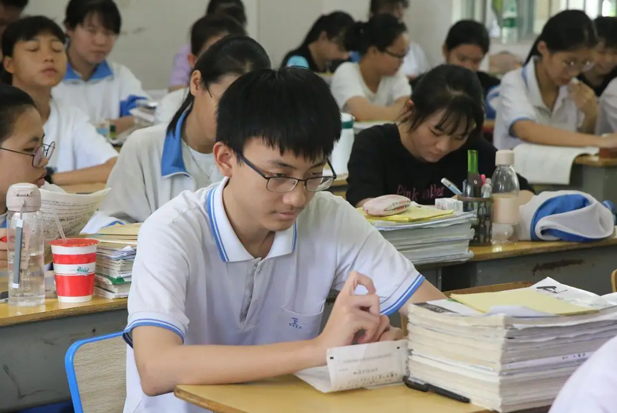 “翻版韦神”叶珈宁，被北大降分录取，他却直言：没什么感觉