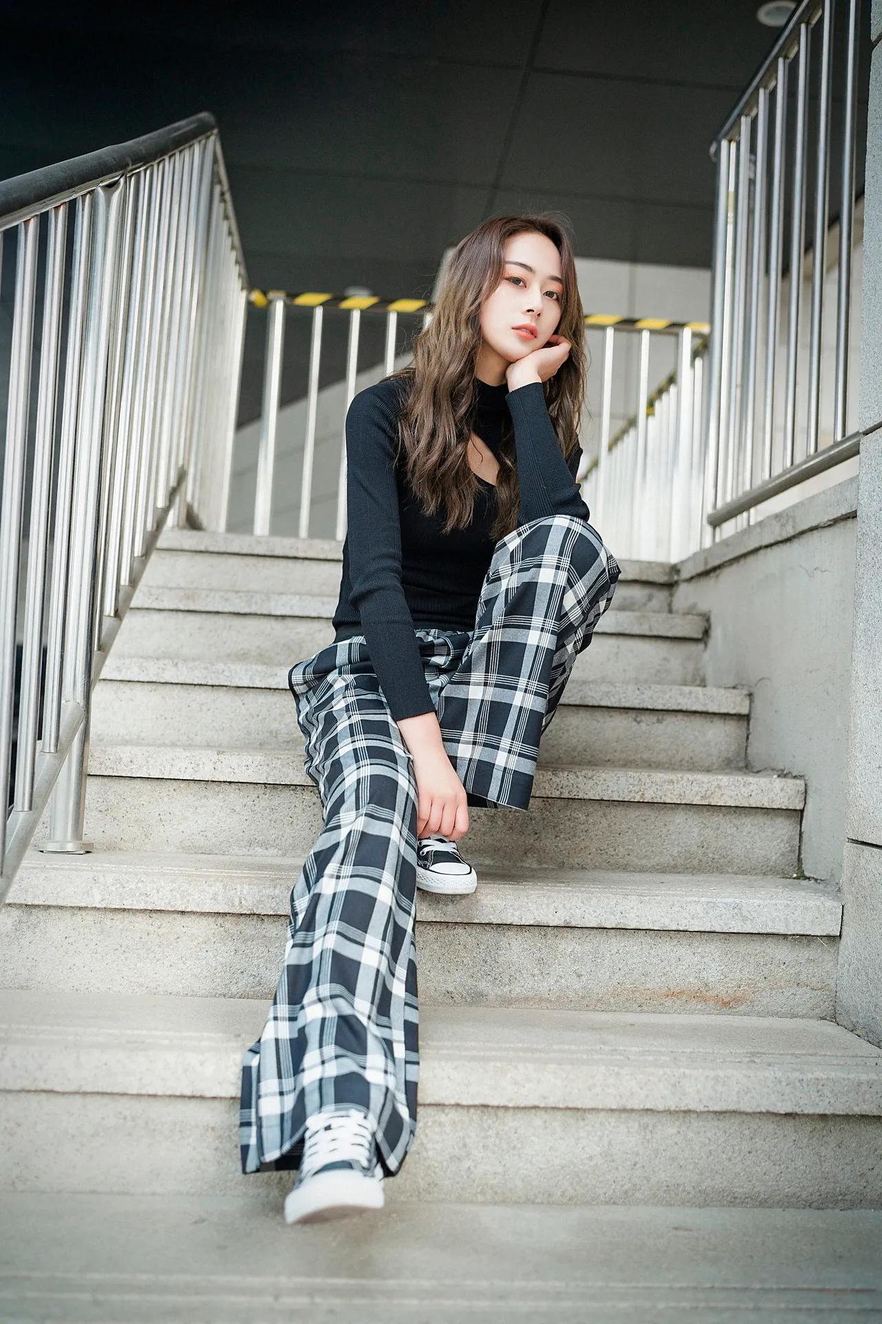 格子裤子土掉渣，错那是你不会穿，这样的混搭才是英伦格子裤