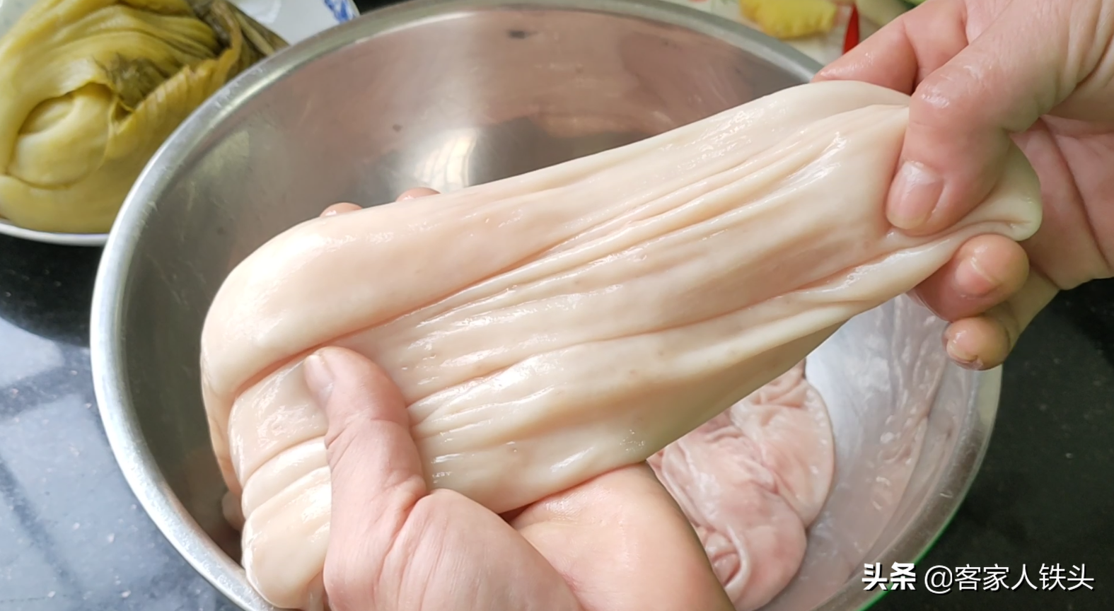 过年肥肠别卤着吃，教你广东有名吃法，一次2斤，比大鱼大肉抢手