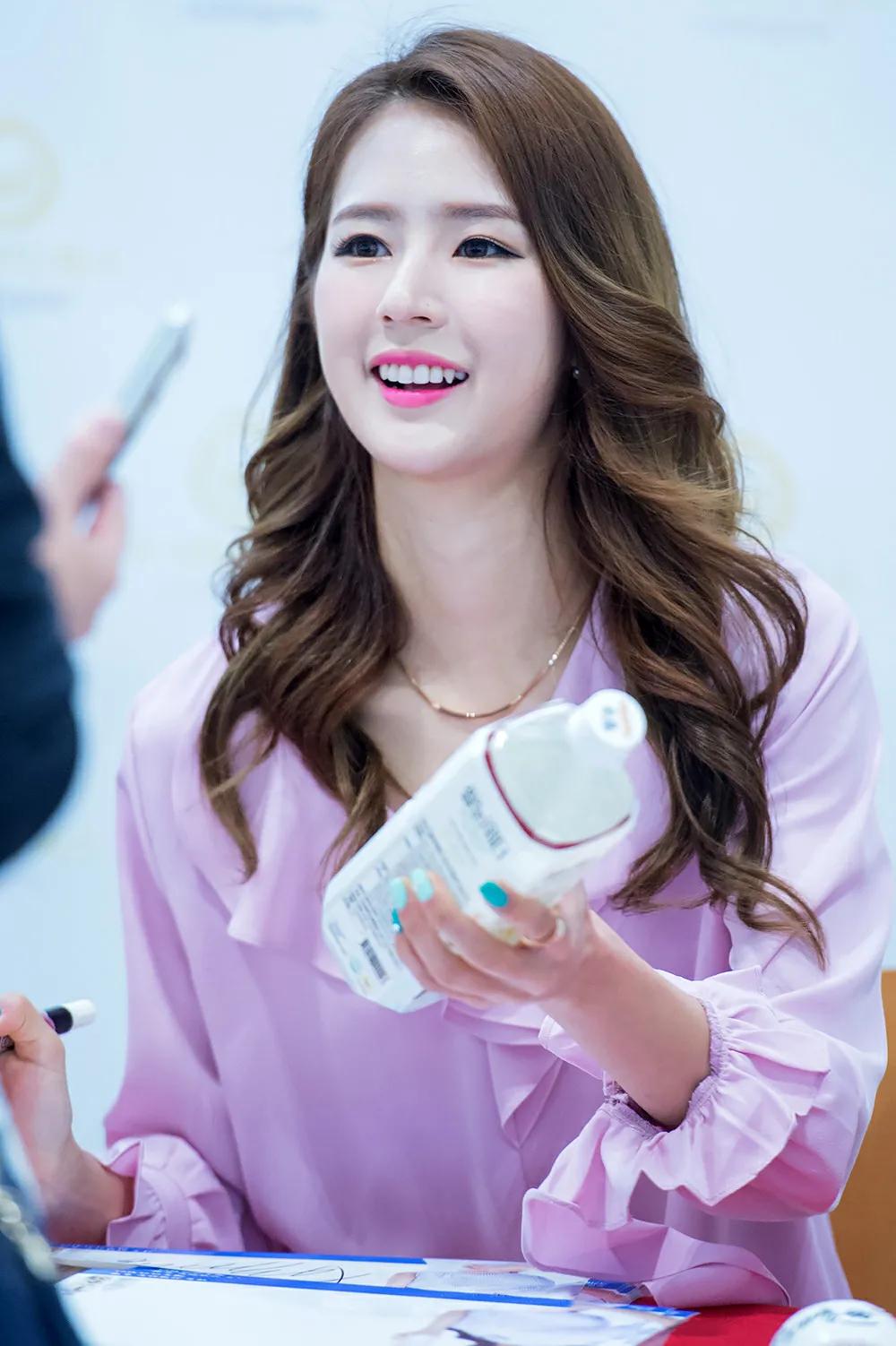 乐天拉拉队长朴基良高清图片：粉丝签名会（第2期）