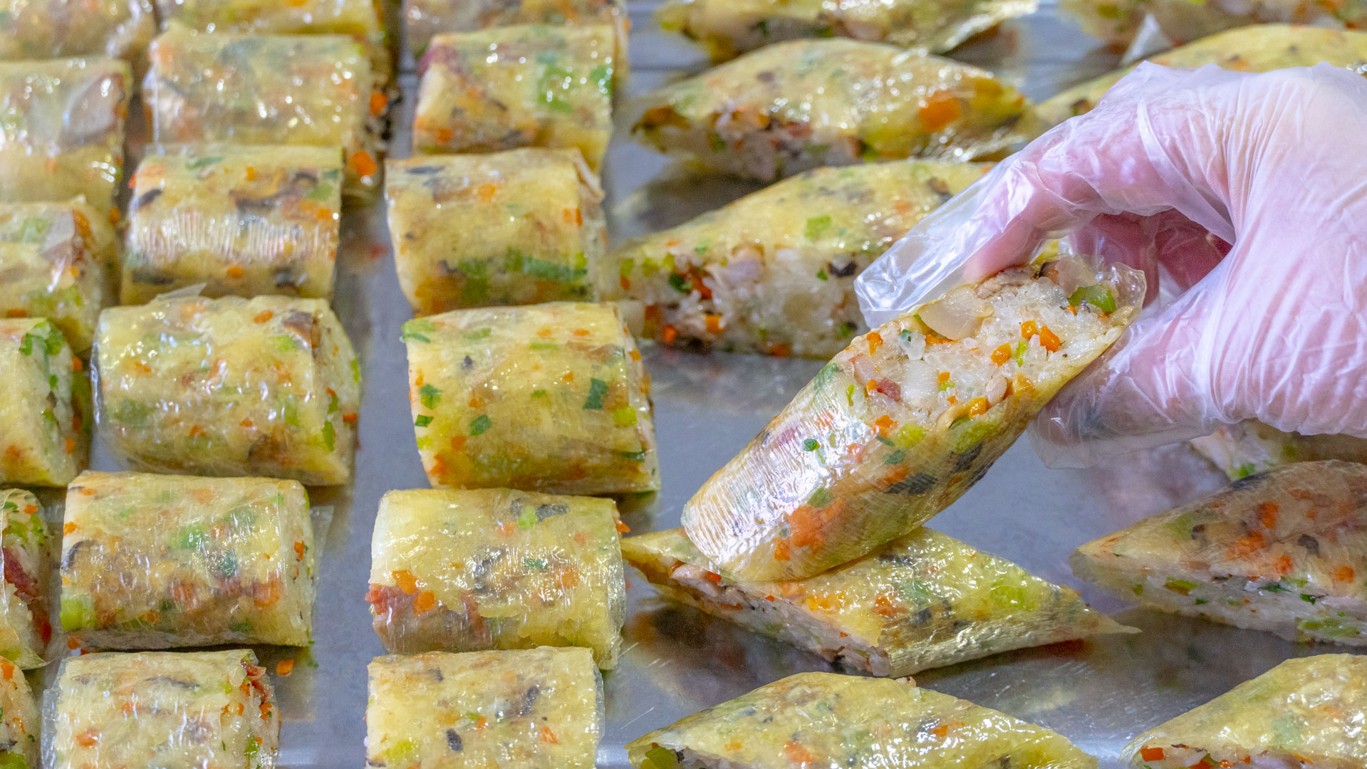 冬天早餐就要这样做，蒸一蒸，卷一卷，软糯又咸香，孩子抢着吃