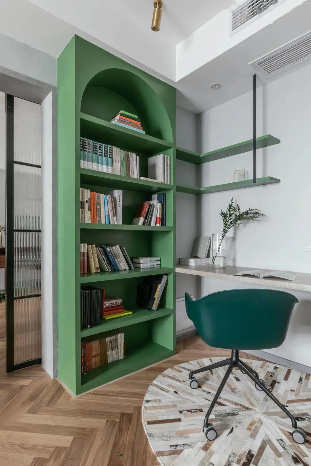 80㎡二房，花5W爆改成浪漫轻奢风的一居室，实用性更强，颜值更高