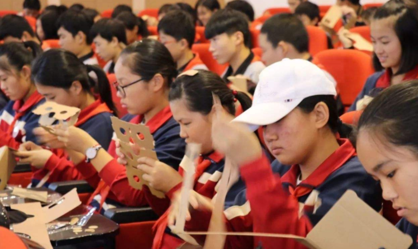 双减已实行一个学期，公立和私立学校有哪些差距？学生该如何选择