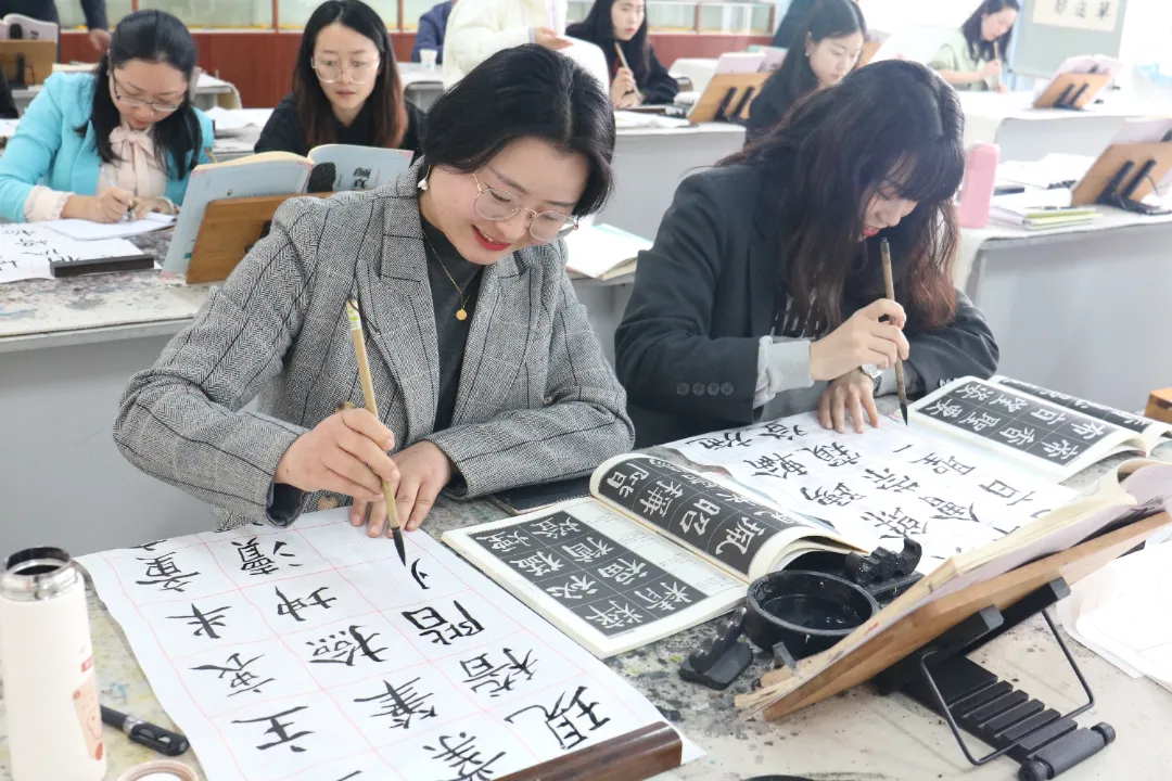 2021年天府新区刘志勇书法工作坊在华阳实小总结会