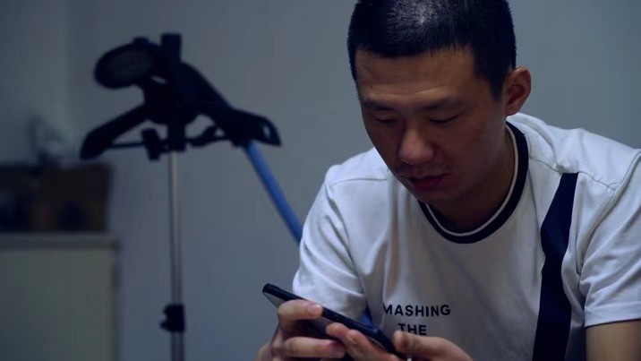 “辱母案”于欢：从无期改判5年，狱中受6次表扬，母亲3年白头