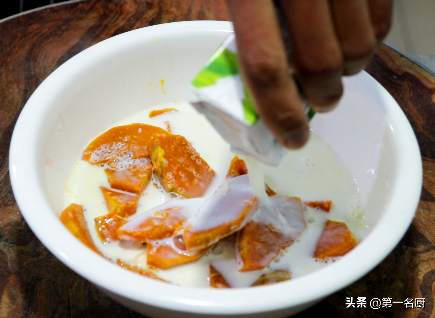 含蛋白质的食物(优质“蛋白质”排行榜！豆腐未上榜，牛奶排倒数第一，建议了解)