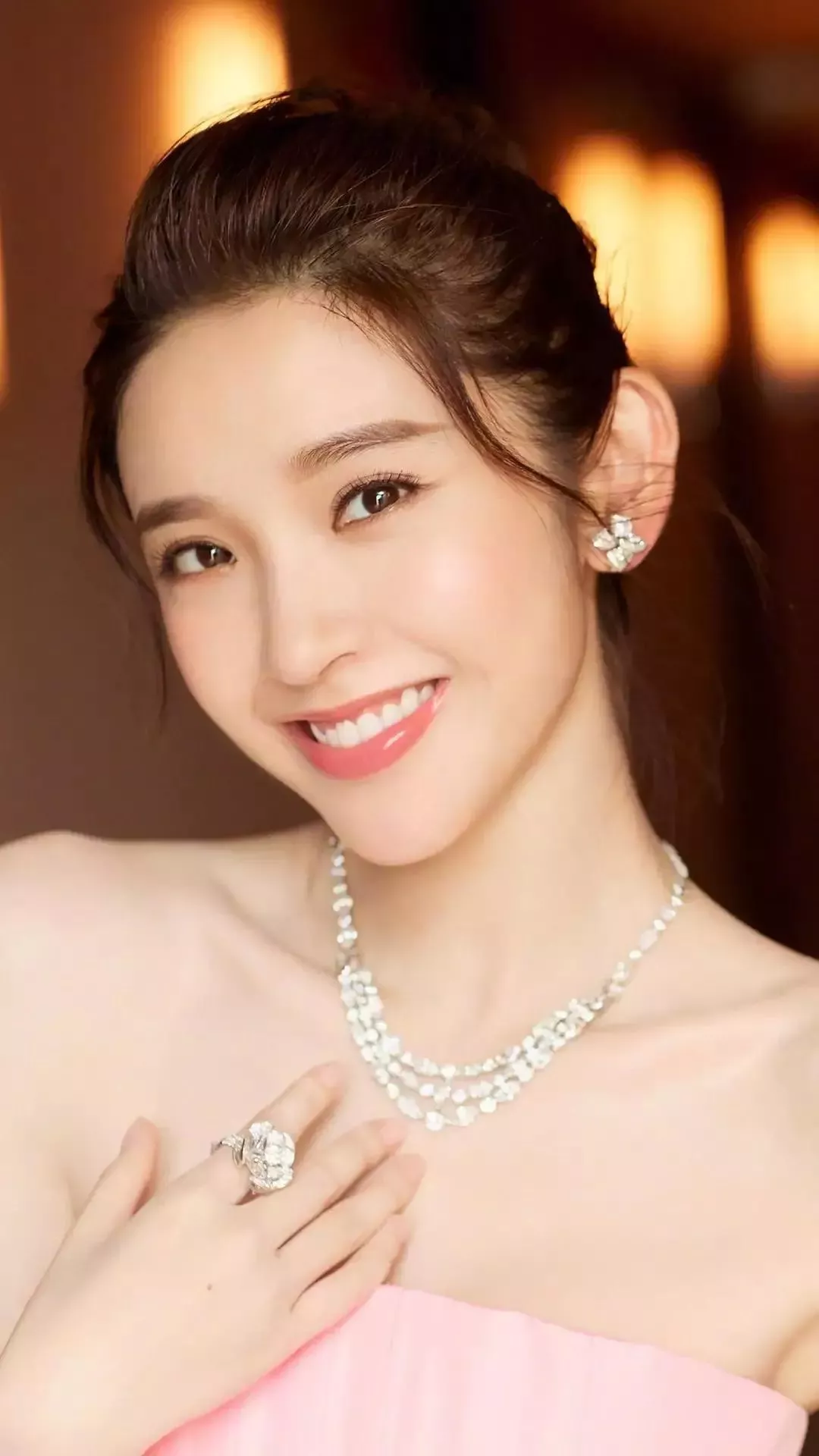 请欣赏50位明星的甜美微笑