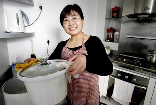 一位45岁住家保姆的为难：每个月工资8000，还有奖金，我想辞职