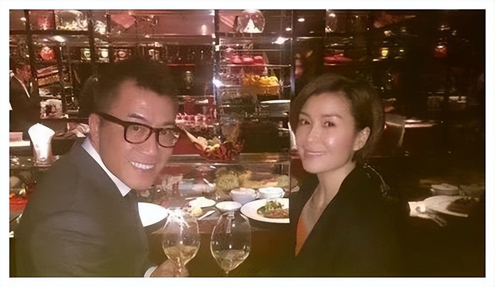 伍咏薇：新婚13天老公去世，费力拿到900万遗产，她的心依旧很痛