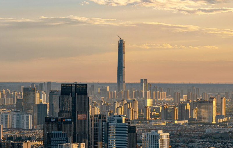 14年前，广东富豪投资700亿建中国第一高楼，结果却成第一烂尾楼
