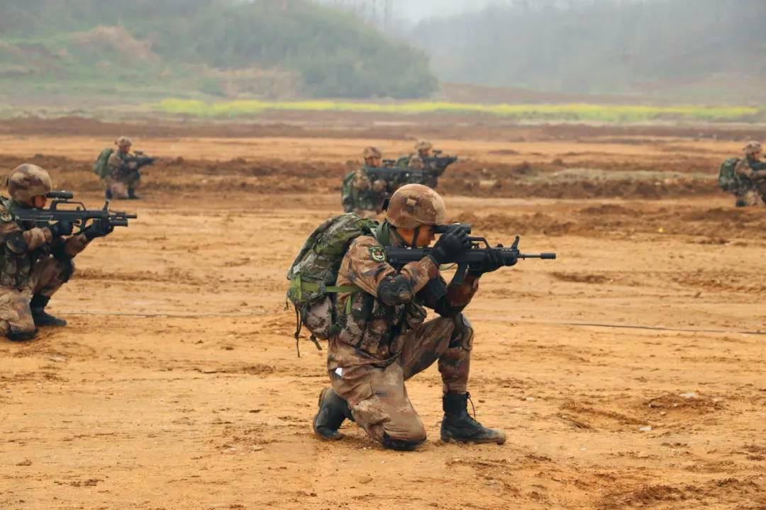 中国枪械武器大全(小口径弹药、枪械减重、外骨骼！盘点我国为提高单兵火力做的努力)