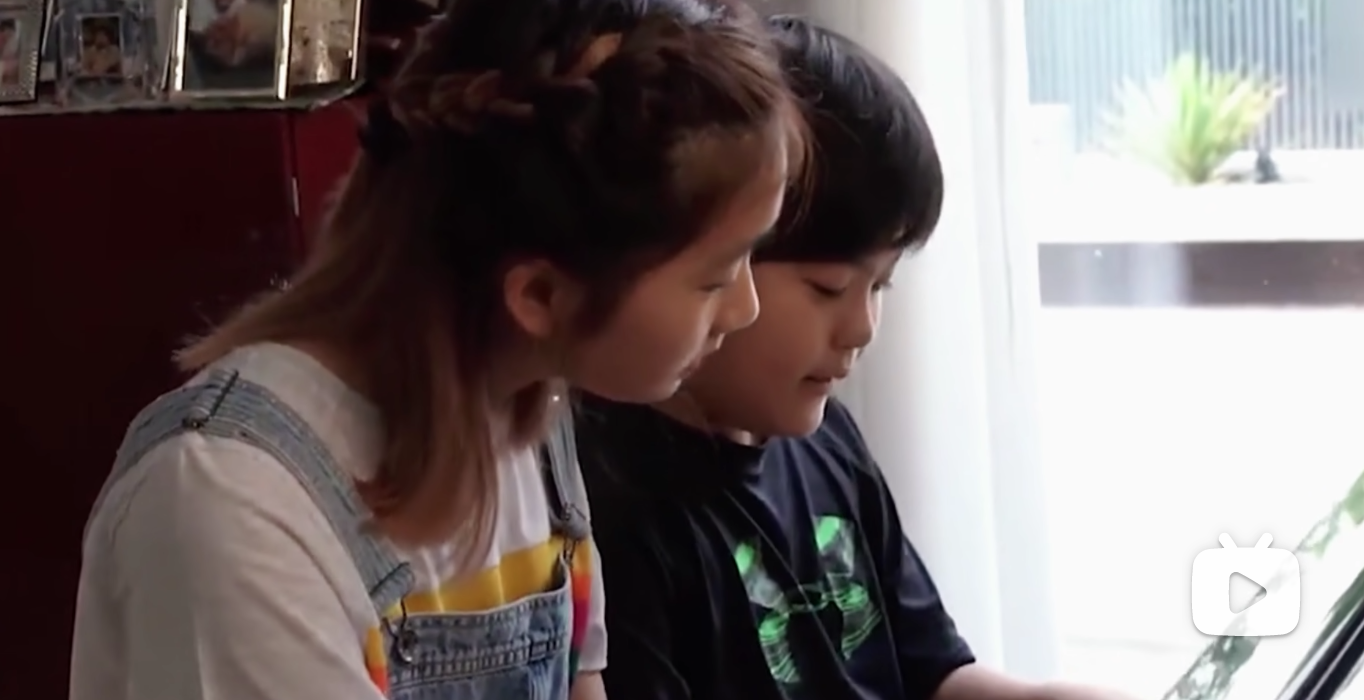 黄磊为女儿进圈铺路？黄多多配音拍戏演话剧，但总是少了点灵气？