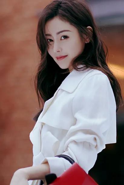 张天爱：清纯甜美，明艳动人，魅力十足