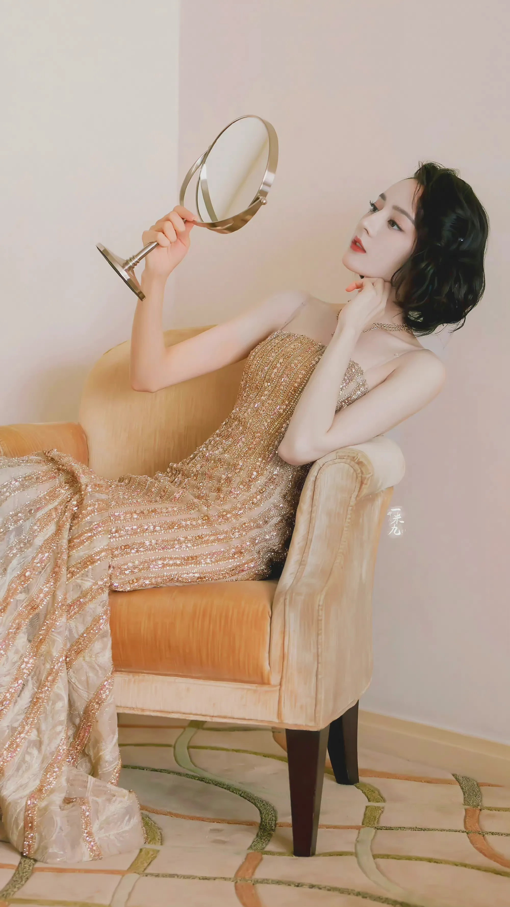 迪丽热巴蛇女礼服合集:白的似白蛇,青的似青蛇,性感如一条蟒蛇