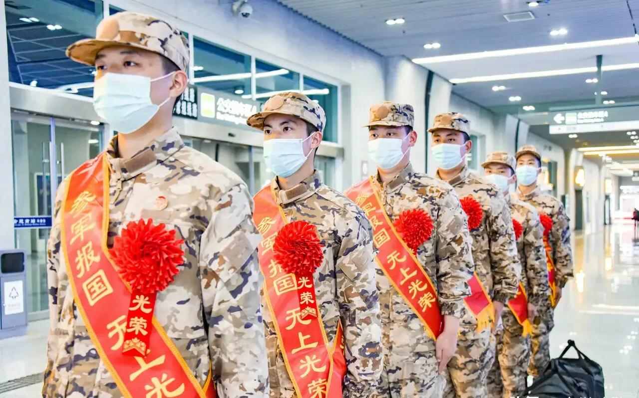 解放军21式作训服有3点变化,更贴近实战,士官也有新的名称