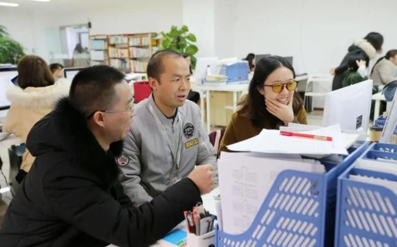 4年前，击败北大硕士，拿下诗词大会冠军的外卖小伙，如今在干啥