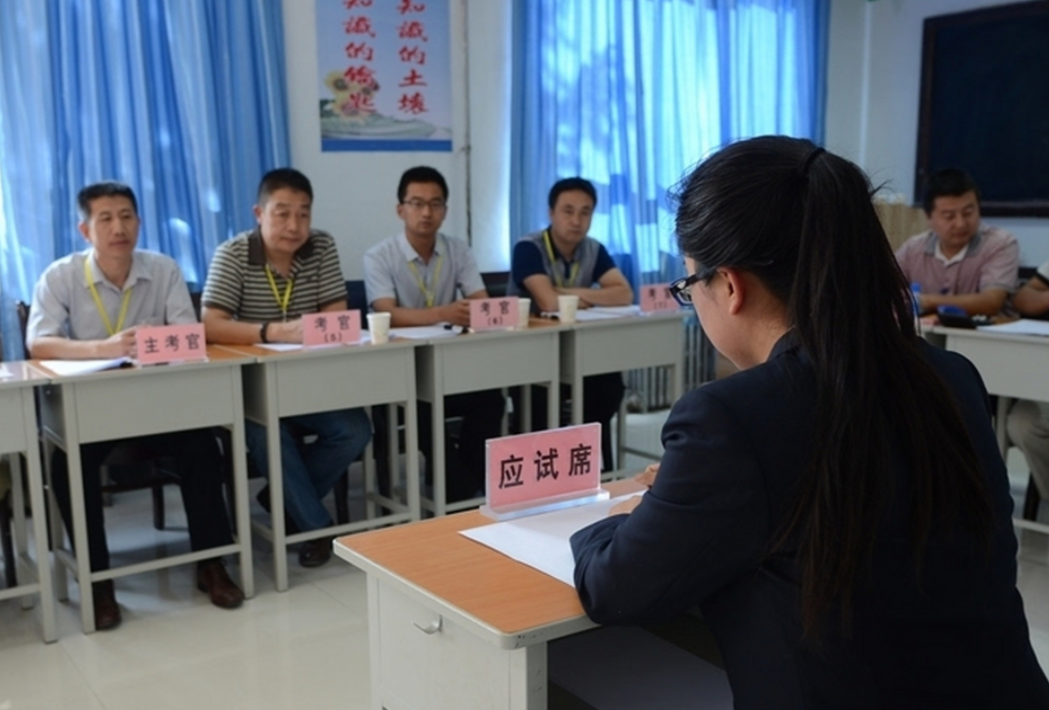 公务员降薪之后年终奖又暂停？官方回应来了，部分人表示喜忧参半