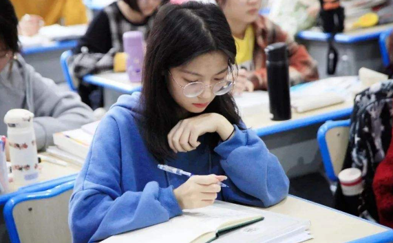 高考时双胞胎替考可行吗？官方：我有“火眼金睛”，看谁敢？