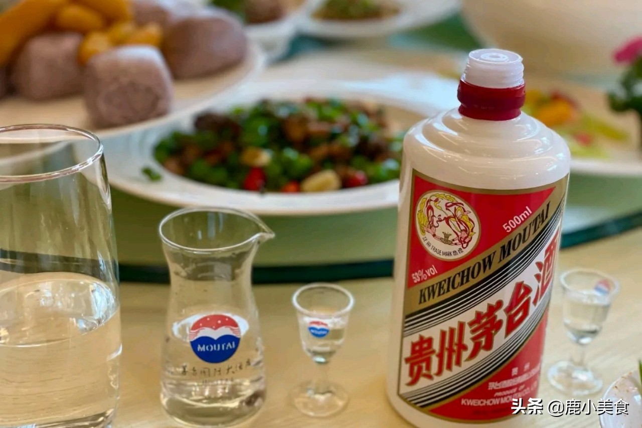 （1）茅台、郎酒等酱香型白酒为何不在茅台镇也能出好酒？（2）酱香型白酒不只在贵州，这几个地方也不输！
