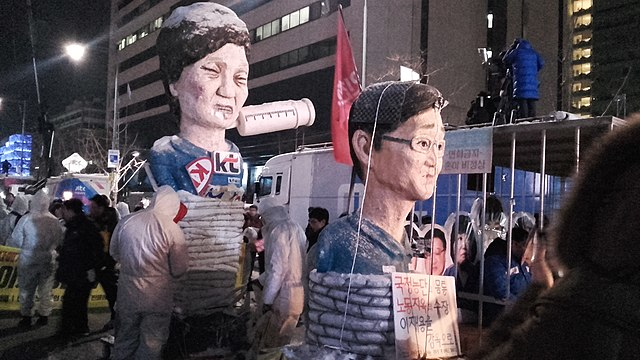 韩国充满丑闻和诋毁的选举，映照出扭曲的政治生态