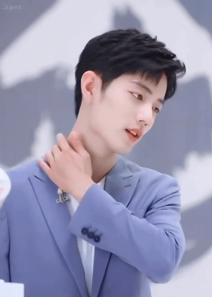 肖战他可真帅啊,帅到没边呀,这身材比例可太完美了