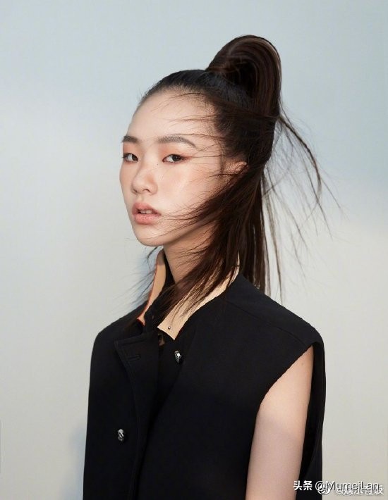 小S大女儿许曦文Elly剪了短发，并分享了照片，好像妈妈小S~ ​​​​