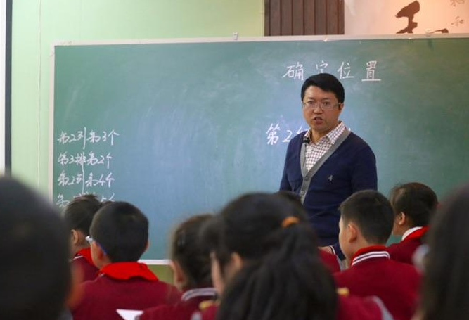 成都教师绩效工资，一次发放5万元，重点是：只看在岗、不看在编