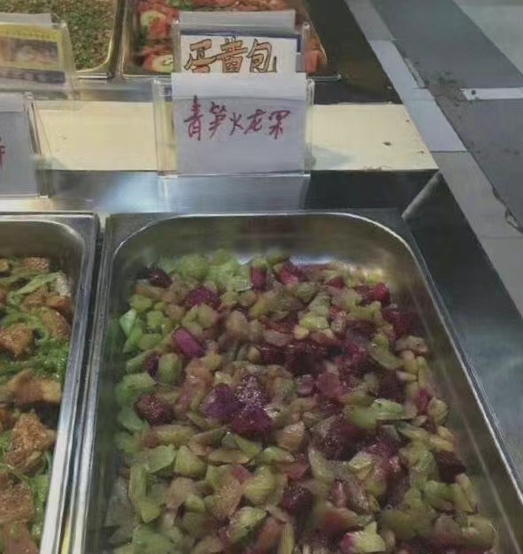 “神级菜系”重现大学食堂，学生有苦说不出：求您手抖一下吧
