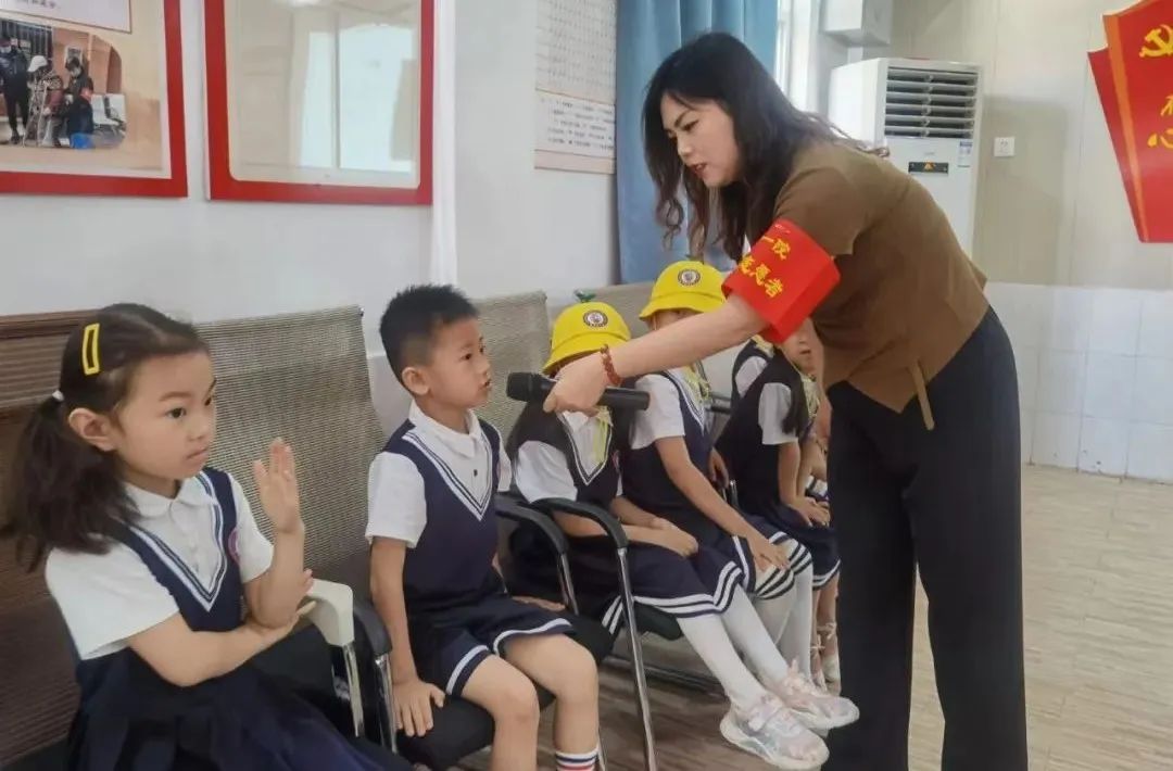 党史浸润童心经典代代相传渭南市第一医院党员志愿者走进瑞梦幼儿园