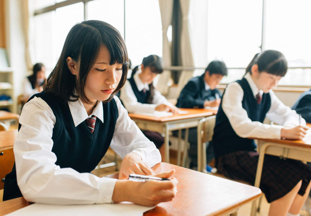 大学女生宿舍照片（大学宿舍突遭）