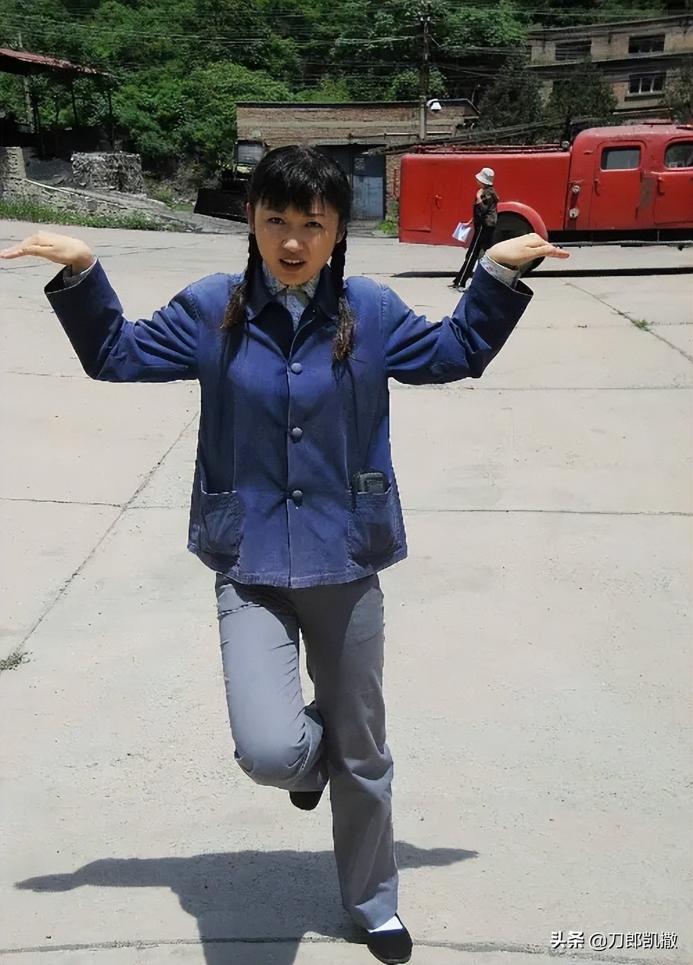 年轻时貌美如花，如今成了“村花”的代言人的九位女星