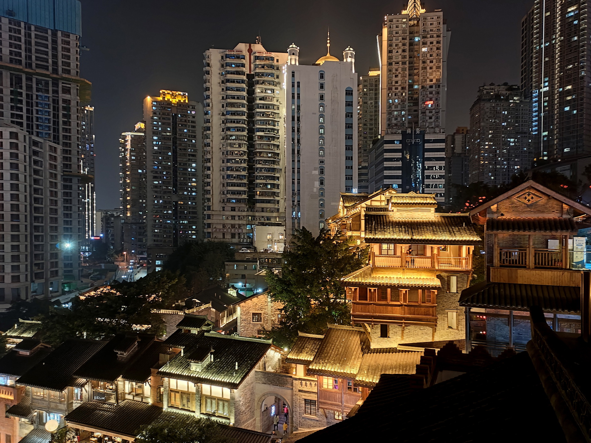 山城夜色十八梯，OPPO Reno7手机为您记录时光之美