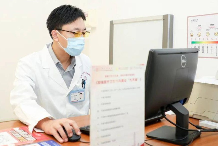 “医学专业”前景排名出炉，临床医学无缘前三，榜首热度居高不下
