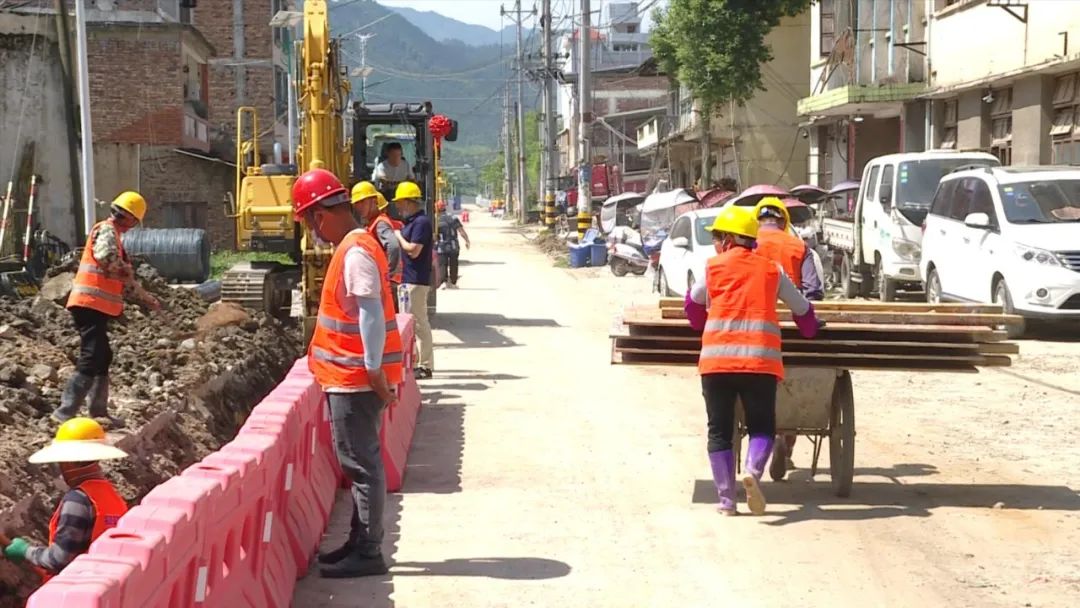 連城姑田：加快集鎮道路提升 鋪就鄉村振興坦途