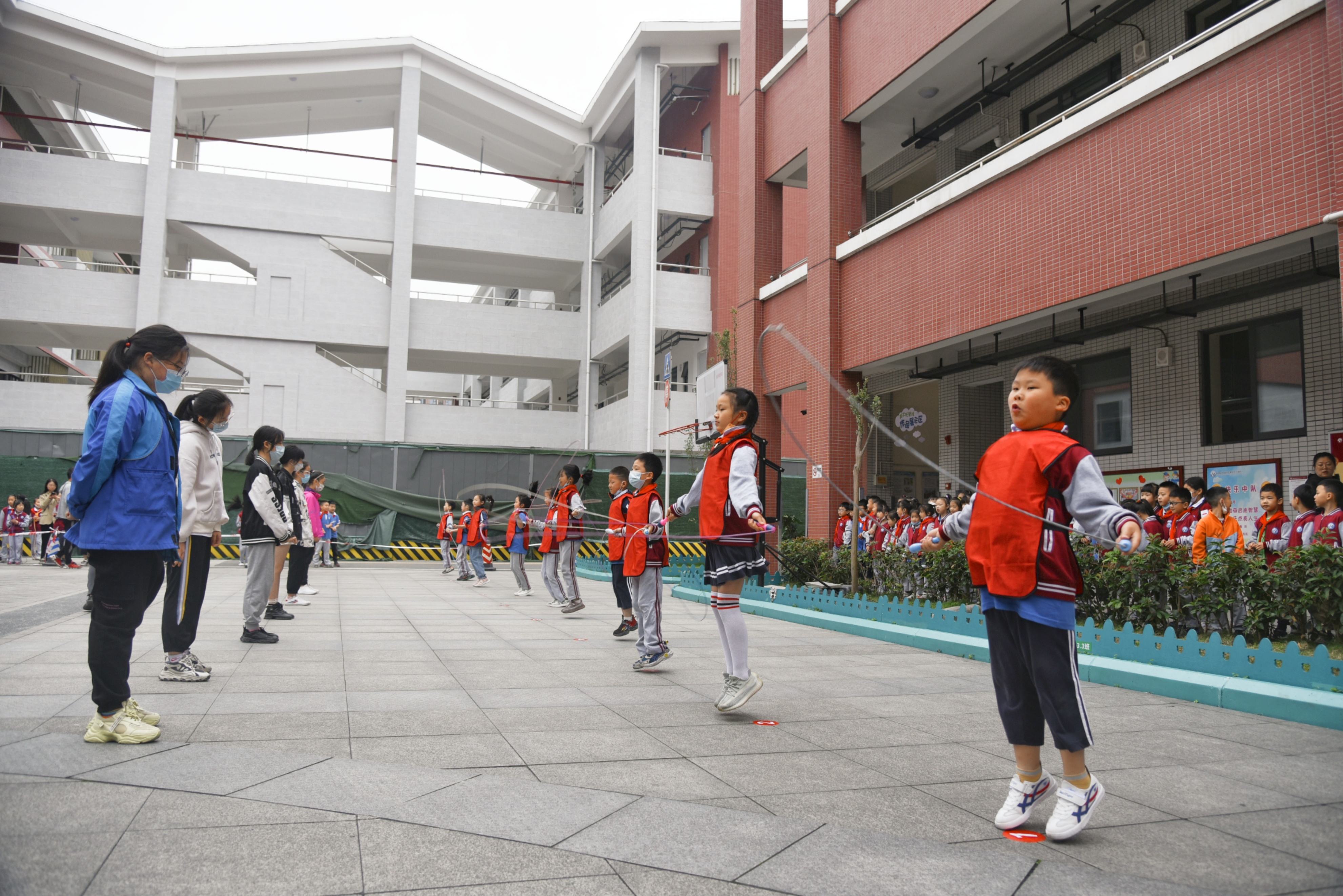 爱南区 爱运动 |记棠湖小学（南区）2022体育节趣味田径运动会